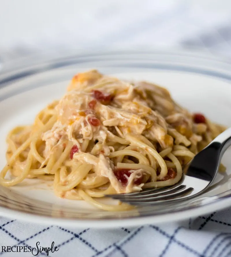 Slow Cooker Cheesy Chicken Spaghetti - Splendry