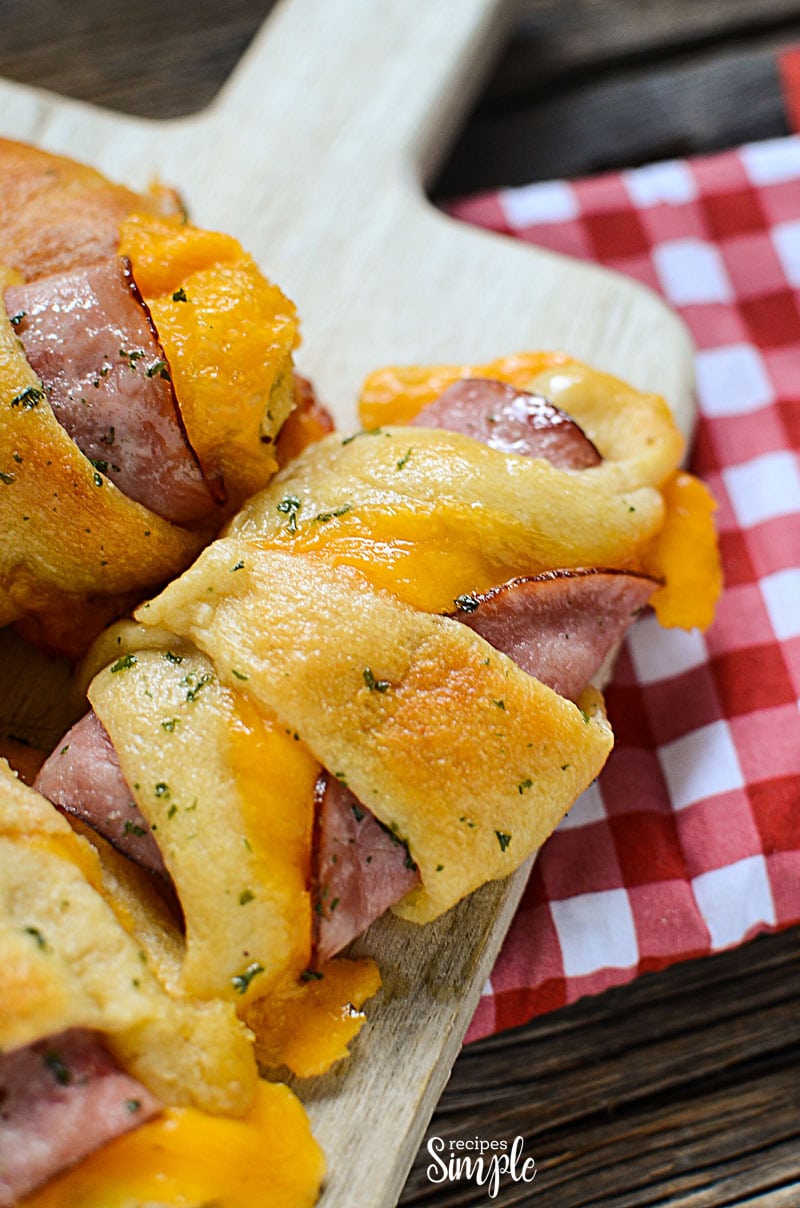 Ham And Cheddar Crescent Roll-Ups - Recipes Simple