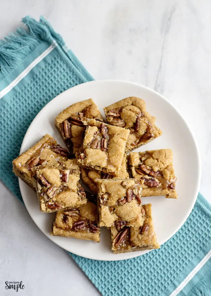 Easy Salted Caramel Pecan Bars - Recipes Simple