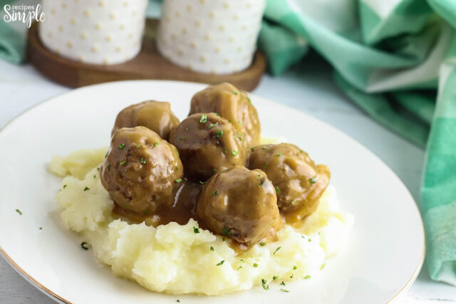 Slow Cooker Meatballs And Gravy - Recipes Simple