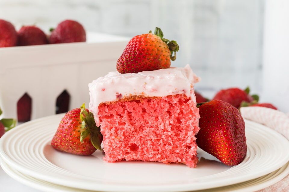 Strawberry Sheet Cake - Recipes Simple