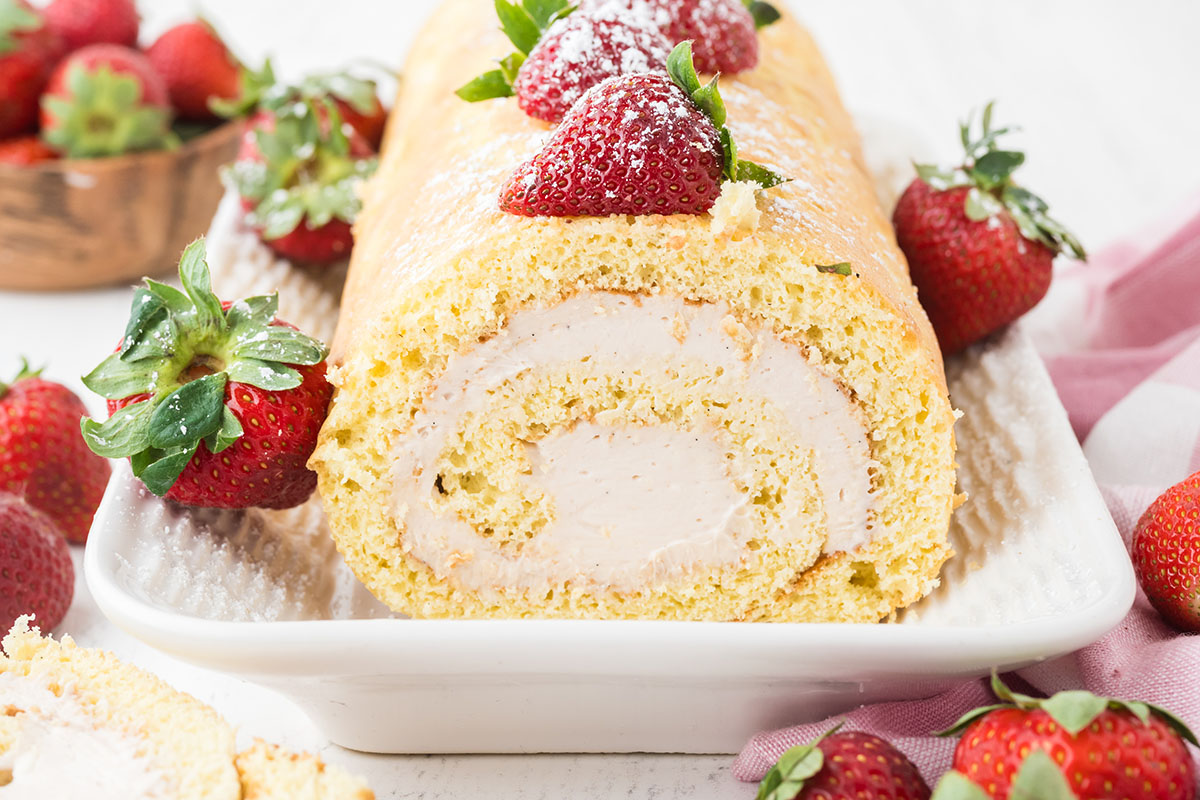 Strawberry Swiss Roll - Recipes Simple